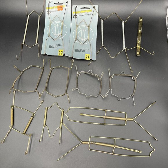Lot Of 13 Adjustable Wire Plate Hangers Various Shapes & Sizes Double Spring Vtg - Picture 1 of 7